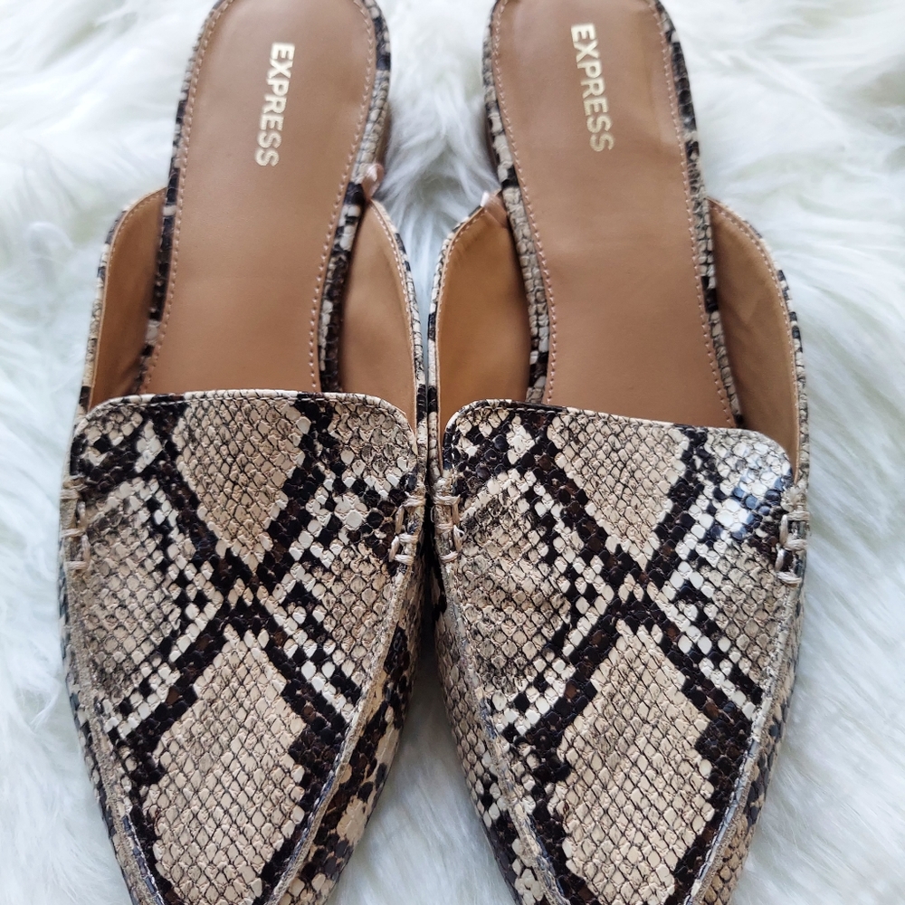 Womens  slip on express shoe